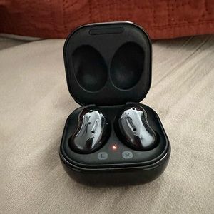Like new Samsung earbuds